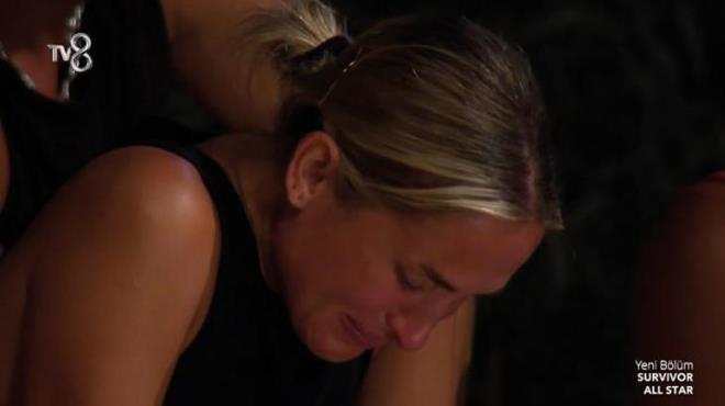 Sema Aydemir, " Kt bir niyetim yoktu. Nefise de biliyor zaten ben Nefise'yi darda brakmak iin zaten bir hamle yapmam. Zaten Gizem'le o seseydi olay buralara gelmiyordu. Ben bunu aklamaya altm dedim ki, kiloyu konumutuk ya nce stekinin zayf olmasn o yzden bende Damla'yla yaknz diye setim. Sende Gizem'den az deilsin dedi. Gizem'i hem boy olarak hem de kilomuz farkl bizimle. Sonra kavga balad, ite Hrrem Sultan dnemi bitti. Artk hibir ey istediin gibi olmayacak. Lohusa kadn gibi gelmisin, bir kurdelen eksik, zorla geldin. Birincisi ben iki ar ameliyat geirdim. Zaten normalde beyaz bir insanm, beyazm diye de birsr ey sylendi. Hi kimseye alnmadm. Him kimseye krlmadm. ok iyi olduum dnemde de hi kimseye byle davranmadm. Kimsenin kilosuyla nesiyle byle krc konumadm" ifadelerine yer verdi.