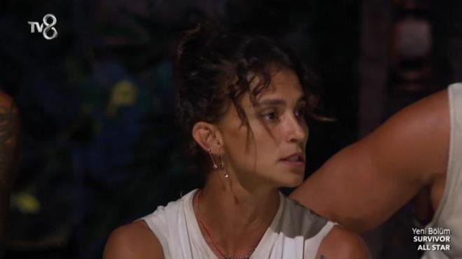 Pnar Saka, "Bugn semeleri yaparken birbirimizle konumadan iletiim eksiklii yaadmz bir durum sz konusu oldu ve Mavi takmn geri almak iin lp bittii Nefise maalesef oyun d kald. Kendi aramzda konuurlarken de ben hafif olduum iin setim bana m ykleniyorsunuz diye Sema sze girdi. Ben ona buradaki konumuz hafiflik arlk deil, burada Nefise'nin oyun d kalmamas gerekiyordu. Konumadan kmayalm diyoruz bunu sylyoruz sadece ama hafiflik konusuna giriyorsan da okta hafif deilsin dedim. Sinirlendi, sen byle birisinin ite, senin hakknda ben biliyorum neler konuacam, neler yapacam gibi eyler syleyince konuyu orada kapattk. Sonrasnda tabi adrmza gittiimiz zamanda tekrar bu konu konuuluyordu. Kzlar da tekrar biz kendi aramzda belirleyip ona gre kyoruz konusu konuuluyordu. Ona kimse bir ey sylemedii halde bana sen kes sesini, sen iine bak, sana m soracam? Tarznda yaklam olunca otomatikman beni tahrik etmi oldu. Bende ona bir eyler sylemi bulundum." dedi.