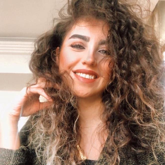 5 ubat 2021'de Aye zgecan Usta (28), Ankara'dan Zonguldak'ta yaayan sevgilisi Bartu Can Akkla'nn yanna geldi. ddiaya gre, Usta'nn ksa sre iinde evlenme isteine Akkla olumsuz cevap verince tartma kt. Tartmann bymesi zerine Usta, Akkla'ya "Kendimi atacam" diyerek terasa yneldi. Akkla, Usta'nn yanna gidip tutmaya alt ancak baarl olamad. 8'inci kattaki dairenin terasndan den Usta, kaldrld hastanede yaamn yitirdi.