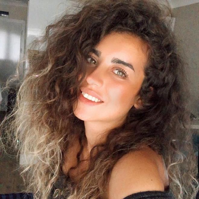 "DNEBLMEK N PARA STED"    Durumada, zgecan Usta?nn olay gn telefonla konutuu yengesi E.U. da tank olarak dinlendi. E.U., zgecan'n psikolojisinin yerinde olduunu ve gnlk sohbet ettiklerini anlatt.