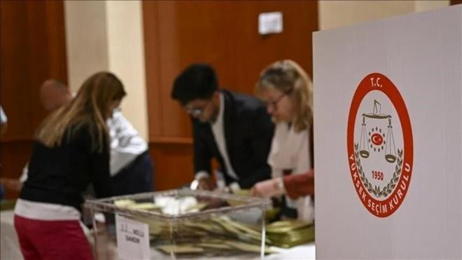 31 Mart 2024 yerel seimlerinde sandk grevlisi olmak iin YSK'ya bavuruda bulunmak isteyen vatandalar, sandk grevlisi olma artlarn aratryor. Sandk grevlisi olmak iin genel artlar ve grevlilerin alaca cretler de merak ediliyor. Peki, 2024 sandk grevlisi nasl olunur, sandk grevlisi creti ne kadar?