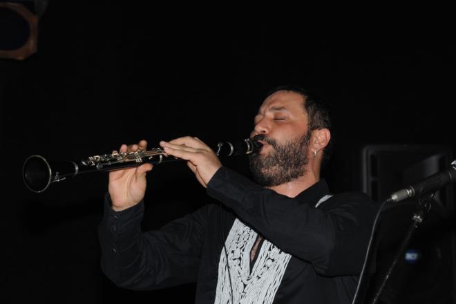 zmir?in Bergama ilesinde yaayan nl klarneti Hsn enlendirici AK Parti tarafndan 1.sra meclis yesi aday olarak gsterildi.