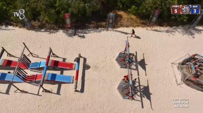 Survivor'da haftann 4. ve son dokunulmazlk oyunu iin mcadele yaand. Dokunulmazl kazanan takm; Krmz takm oldu. Dokunulmazlk oyununu kazanan takm kendini garanti altna alrken dln de sahibi oldu. dl ise bu akam kadnbudu kfte, salata ve patates presi oldu.