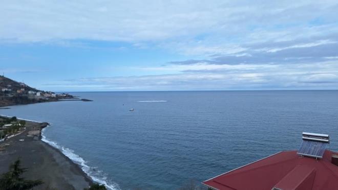 Gvenlik nlemlerinin alnd denizde pheli cisim fnye yardmyla patlatld.