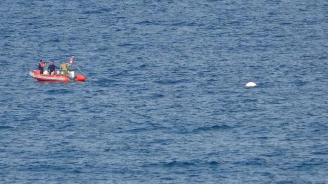 Rhtma balanan teknede bomba olabilecei phesi zerinde duran ekipler limana erit ekerek vatanda ve balklarn giriine izin vermedi.