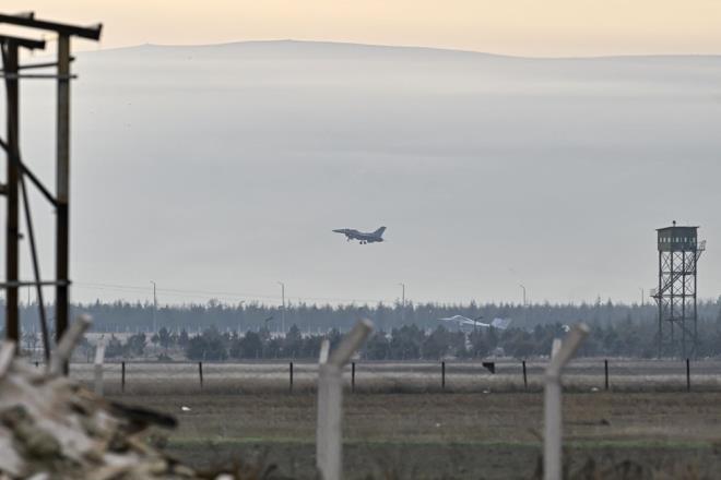 Aklamada, "Hava Kuvvetlerimizin harekat kapasitesinin glendirilmesine ve stratejik askeri ihtiyalarnn karlanmasna katk salayacak olan KAAN ile lkemiz dnyada 5. nesil uak retebilen 5 lkeden biri olacak." ifadelerine yer verildi.