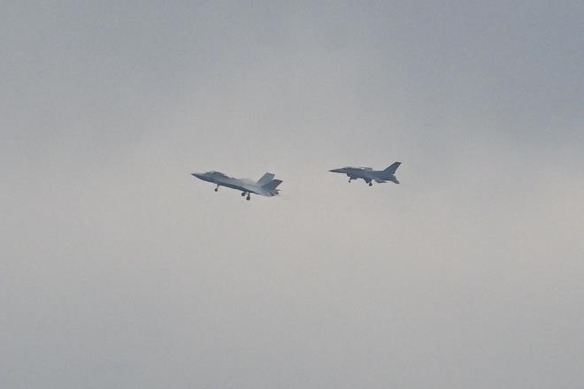 13 DAKKA HAVADA KALDI    Trk Havaclk Uzay Sanayii Genel Mdr Temel Kotil, KAAN'n ilk uuunda 13 dakika havada kalarak 8000 feet irtifada 230 knot hza ulatn bildirdi.