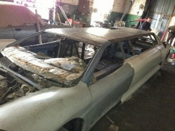 Bu otomobil bir Ferrari limuzin gibi duruyor deil mi? Aslnda bu araba Peugeot 406 Coupe'nin ta kendisi. te bir araba ustasnn arabasnda yapt mthi deiiklik.