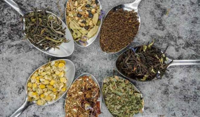 Kekik, nane, adaay, limon ve karanfil gibi baharatlar ile hazrlanan k ay ?atom?, tmeye bal souk algnlna, gribe ve boaz arsna da iyi geliyor.