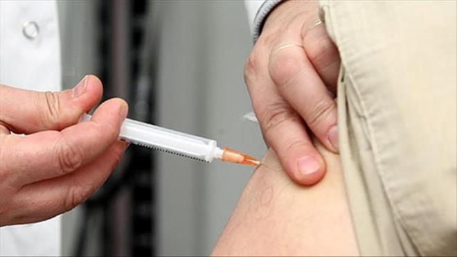 Kocaeli niversitesi Tp Fakltesi retim yesi Prof. Dr. Sla Akhan, "Poliklinie her hafta 1-2 tane yeni hasta geliyor. Bunlarn bir ksm gerekten hastaln banda olan kiiler bir ksm da ok ge tanda olan insanlar. Aslnda bambaka ikayetlerle bambaka blmlerde buluyoruz. nk o hastaneye o tetkik iin yatm oluyor ve HIV enfeksiyonun pozitif olduunu gryoruz .Bu konuda alan hekimlere ulat iin onlar iin says fazla. Ama tabii ki srad bir fazlalk ve bir yandan da test yaplmasn tevik asndan nemli. nk enfeksiyonu olup da bulatrmaya devam eden, ayn zamanda bilmeyen ok kii var.o nedenle gizli pandemi gibi konuuluyor bizim aramzda da." deerlendirmesinde bulundu.