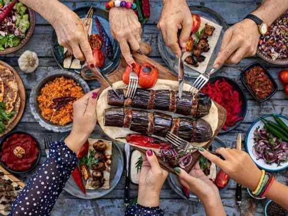 Tasteatlas platformu; yemek turizmi i�in gidilmesi gereken yerleri listeye ald�. Bir�ok kullan�c�n�n kat�ld��� listede d�nya �ehirleri s�raland�.