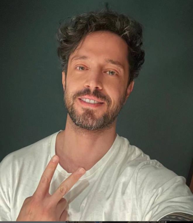 nl popu odasnn bir kesini hayran olduu usta oyuncu Kemal Sunal kesi yaptrd.