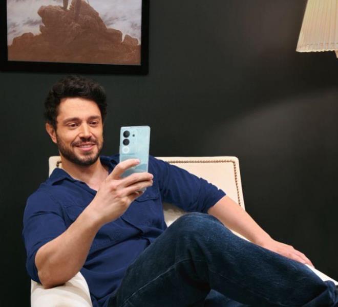 Mge Dastanl'nn haberine gre, zel kede usta sanat Kemal Sunal'n fotoraflar, filmlerinde kulland baz aksesuarlar ve tm filmlerinin arivi yer ald.