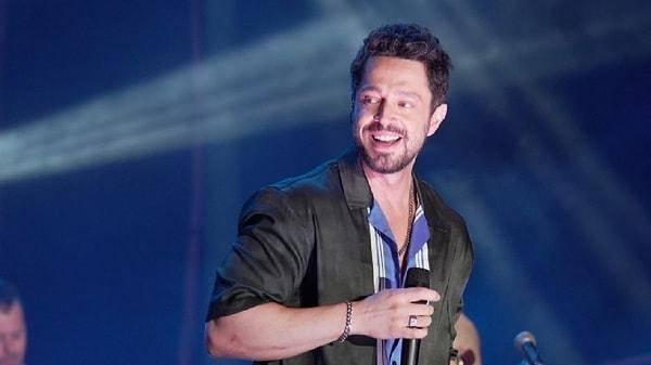 imdilerle ise adn yatrmla duyduumuz Murat Boz'un dier nller gibi gayrimenkule adm att ve kendisine Levent'te lks bir villa satn ald konuuluyor.