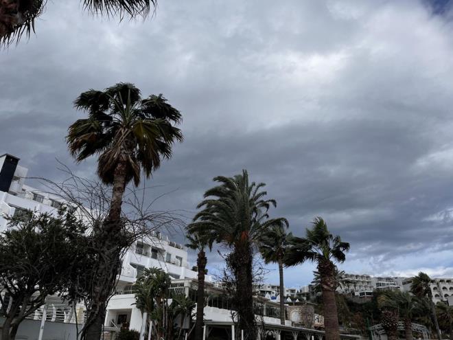 Dalgalarn boyu yer yer 2 metreyi at. Yetkililer, balklara ''denize almayn'' uyars yapt.