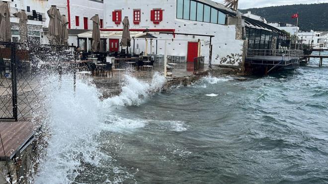 Meteoroloji Genel Mdrl, le saatlerinden itibaren yurdun gneybats iin gk grltl saanak uyars yapt.