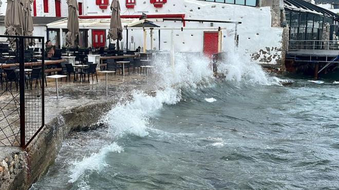 Saanan Mula'nn ky kesimlerinde yerel kuvvetli olmas beklenirken, Bodrum aklarnda sabah saatlerinde frtna etkili oldu.