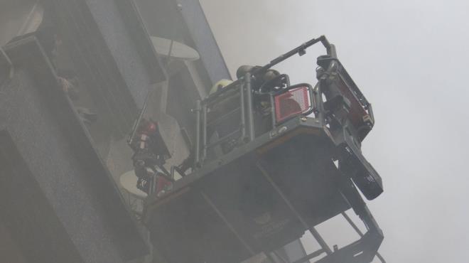 Denizkkler Mahallesi Midilli Sokak'taki 4 katl binann depo olarak kullanlan bodrum katnda saat 11.30 sralarnda henz bilinmeyen bir nedenle yangn kt.