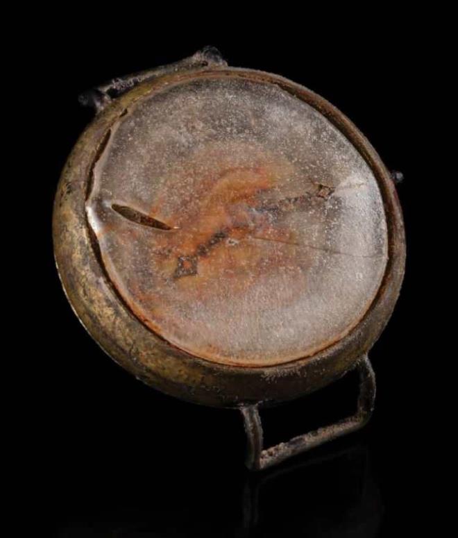 Dudak uuklatan fiyata satlan saatin satlmas tepki ekse de tarihi ana tanklk eden saat yeni alcsn buldu.