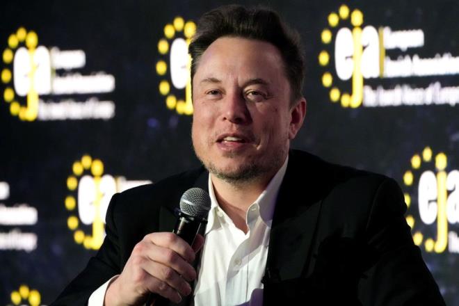 VOLM (SES HACM)     Ses yksekliiniz ister aktr Brian Blessed gibi gl,  ister Elon Musk gibi sessiz bir mrlt olsun  kiiliiniz hakknda da ok ey ortaya karabilir.    2014 ylnda yaplan bir aratrma, daha yksek bir sese sahip olmay, bir grup adna karar verebilmek gibi sosyal bir durumda gc elinde tutmakla ilikilendirmitir.    Bu, sesinizin seviyesini bilinli olarak ykseltmenin size daha fazla kontrol salayabileceini ve insanlarn sizi dinlemesini salayabileceini gstermektedir.    Amerikal psikologlarn 1934 tarihli bir makalesine gre, daha dadnk insanlar  "daha yksek, daha grltl ve kaygsz seslere" sahiptir.    Sessiz seslere sahip olanlar, daha dk bir ses seviyesi bakalarnn dikkatini ekmedii temeline dayanarak, genellikle daha ie dnk olarak alglanr.    Ancak, ie dnk kiiler yksek sesli, da dnk kiiler ise sessiz olabileceinden bu balant net deildir.