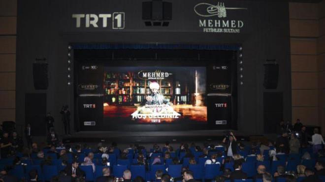 Altun ayn zamanda "Mehmed: Fetihler Sultan" dizisinin Osmanl'nn ykseliinin balad dneme iaret ettiini kaydederek, "Dizi ilerledike de greceiz ki nitekim Fatih Sultan Mehmet'in hayatna baktmzda bunu grrz, o dnem aslnda bugnle birok adan benzerlikler tayan da bir dnemdir ve bu ynyle de bu dizinin ok anlaml olduunu dnyorum." dedi.