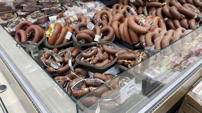 Sucukta yaplan maliyet oyunlarna kar Gda Mhendisi Do. Dr. Murat Doan, uyarlarda bulundu. Vatandan renginden ve grntsnden anlayamayaca hileleri anlatan Doan, sucukta kemik tozu, sakatat ve bitkisel proteinlerin kullanldn, bunlarn da halk saln tehdit ettiini dile getirdi.