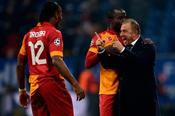 Bu nasl olur neden olur aklm almyor mparator Fatih Terim gitmesin olmaz imdi hi olmaz...