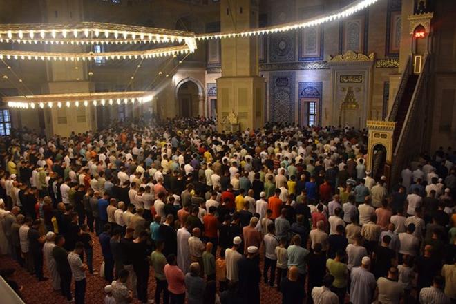 Yk sevgi, z sayg, gc huzur, ss hogr olan, mbarek dinimizin setii haftann zel gn olan Cuma'nz tebrik ederim...    Yaptnz her dua dertlerinize derman olsun, salnza ifa versin, gzlerinize k, kalbinize huzur, ailenize ve sevdiklerinize huzur getirsin. Hayrl Cumalar.    Kabul olsun, dualarmz ve tvbelerimizi kabul etsin, kalplerimizi ve evlerimizi huzurla doldursun, salmz daim, kazancmz bereketli olsun. Hayrl Cumalar dilerim.    Ey gecenin sahibi? Kudretinle geceyi gndzle rttn gibi, hatalarmz ve gnahlarmz da rahmetinle rt? Hayrl Cumalar!    Cuma Mbarek olsun! Daha iyi Mslmanlar olmaya alalm ve gnlk yaamlarmzda slam'n retilerini takip edelim.    Cuma Mbarek! Hayatmzn her alannda dualarmz sunalm ve Allah'n merhametini ve rehberliini isteyelim.    Bu mbarek Cuma gnnde Allah'n bizlere bahettii saysz nimetleri hatrlayalm ve O'na kranlarmz sunalm.    Cuma sadece bir gn deildir; Allah'n zel bir ltfudur. Bu gn en iyi ekilde deerlendirelim ve O'nun rehberliini ve bereketini isteyelim.    Cuma bereket gndr, mafiret gndr ve yeni balanglarn gndr. Bu gn en iyi ekilde deerlendirelim ve Allah'n merhametini ve rehberliini isteyelim. Cuma Mbarek olsun!    Btn kaplarn anahtarlar kendinde olan Allah'm. Hakkmzdaki en iyi kapy a. Hayrl Cumalar dilerim.