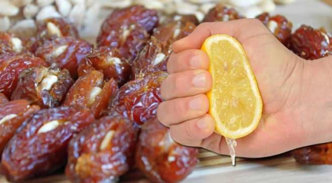 Ramazan aylarnn vazgeilmez besini hurmann faydalarn duyunca ok aracaksnz. ftarlarn ve sahurun vazgeilmez besini olan hurmann stne limon skarak hi tkettiniz mi? Her gn bu tarifi uygulayn ve inanlmaz etkisini grn. te hurma ile limon birleiminin inanlmaz faydalar...