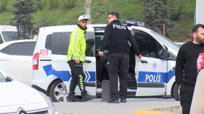 Polis ekipleri, kazaya karan 2 srcy de gzaltna alarak polis merkezine gtrd.