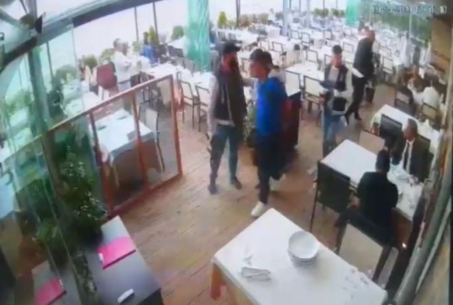 ebeke yesi phelilerin en son 28 ubat?ta Arnavutky merli Mahallesi?nde cadde ortasnda anlamazlk yaadklar ayn ebeke mensup 2 kiiyle attklarn belirleyen polis, bu sefer operasyon iin dmeye bast.