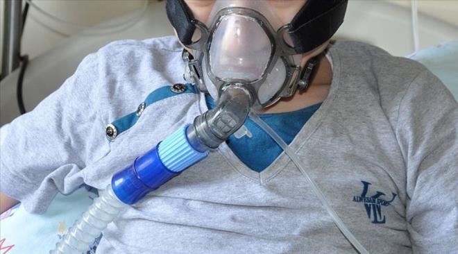 KSTK FBROZS    Kistik fibrozis, genetik hastalklar arasnda en sk karlalanlardan biri.    Hastalk tekrarlayan akcier enfeksiyonlar, ishal-beslenme bozukluu ve pankreas yetmezliiyle ilerliyor.    Hastaln henz kesin bir tedavisi yok youn destek tedavisiyle hasta yetikinliine kadar hayatna devam edebiliyor.