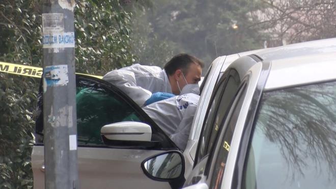 Salk ekiplerinin yapt kontrollerde hareketsiz yatan kiinin bana bir kurunun isabet etmesi ile ldn belirledi.