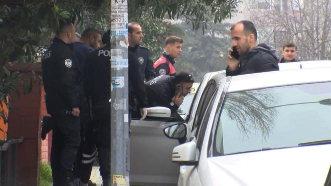 tfaiye ekipleri otomobilin kapsn camn krarak aabildi.