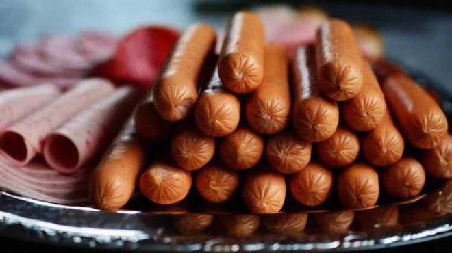 Toplam 10 milyon kiinin dahil olduu 45 farkl almann verilerini bir araya getiren aratrmaclar, ok ilenmi gda tketiminin, hayatmz ksaltabilecek 32 farkl salk sorunuyla ilikili olduunu buldu.