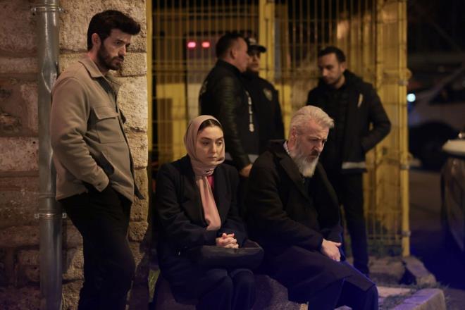 "TAHR' YALNIZ BIRAKMAYACAIM"    Karakolda mer ile konuan Reat Ademolu, oluna Gamze ile aile olduunu ve birbirlerine destek olmalar gerektiini syledi. Nisa ve ocuklar da yanna alacan ifade etti.    Eve gitmek istemeyen Reat, mer'in srarlarna "Olumu yalnz braktm o yzden bu hale geldi. Ama imdi sz verdim yannda olacam. Szm tutacam" dedi.