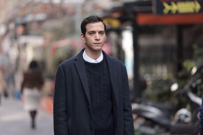 MER'DEN GAMZE'YE: TANITIIMA MEMNUN OLDUM    Avukata sinirlenip kan ve yolda tartan mer ile Gamze'den mer'in gitme isteine kzan Gamze, "Bari eski gnlerin hatrna bir gzel sz sylemez misin?" dedi.    Bunun zerine "Yeni iin hayrl olsun" diyen mer, Gamze'nin imaj deitirmesiyle ilgili de "Tantma memnun oldum" dedi.    mer'in yl dnmlerini hatrlamamasna bozulan Gamze ise yoluna gitti.