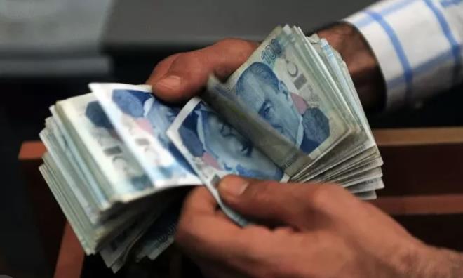 alma ve Sosyal Gvenlik Bakan Vedat Ikhan kademeli emeklilik taleplerine olumsuz yant vermi, "Staj sigortas ve kademeli emeklilikle ilgili bir almamz yok" demiti.