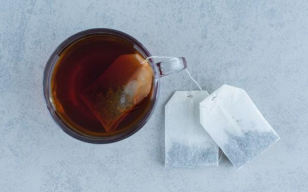 Nemi tutmaya ve kuruluu hafifletmeye yardm etmek iin gznzde lk siyah veya lavanta ay poetleri kullann. Bu aylarn yattrc zellikleri, yaadnz herhangi bir tahri veya hassasiyeti rahatlatmaya yardmc olur.