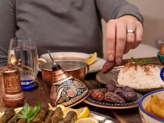 Eren, 21 Mart'taki ekinokstan sonra gndzlerin geceden daha uzun olacan ifade ederek, ramazann son gnnde ekinokstan 20 gn uzaklald iin en uzun ve ksa oru tutan ehirlerin tekrar Sinop ve Hatay olacan kaydetti.