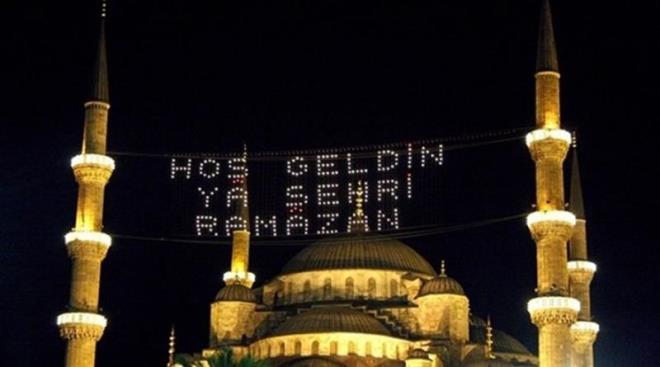 lk gn baz ehirlerdeki oru tutma srelerinin ayn olmasnn 21 Mart'taki ekinokstan kaynaklandn ifade eden Eren, "21 Mart ekinoksunda gndz ve gece sreleri ekvatorda eit olmaktadr. Bu yl ramazan aynn ilk gn olan 11 Mart'ta Hatay'da oru tutma sresi 13 saat 20 dakikayken Sinop'ta 13 saat 23 dakika olmaktadr." diye konutu.