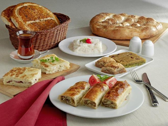 lk iftarn 18.13'te Idr'da, son iftarn 19.24'te anakkale'de yaplacan belirten Eren, Artvin, Kastamonu, Krklareli, Samsun, Zonguldak ve Sinop'ta 13 saat 23 dakika ile en uzun, Adana, Antalya, Gaziantep, Hakkari, Hatay, zmir, Kilis, Mardin, Mula, anlurfa, rnak ve Van'da ise 13 saat 20 dakika ile en ksa oru tutulacan bildirdi.