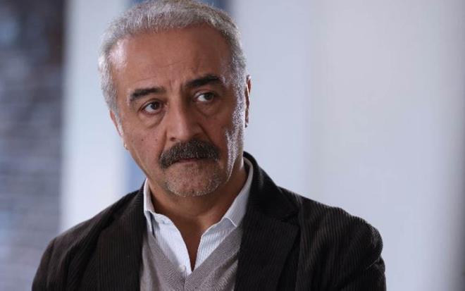 Usta oyuncu Ylmaz Erdoan, sosyal medyada bir takipisinin yorumuyla lgna dnd.  Uzun bir aradan sonra senaristliini ve baroln stlendii "nci Taneleri" adl diziyle ekranlara dnen usta oyuncu Ylmaz Erdoan'n takipi krizi tuttu.