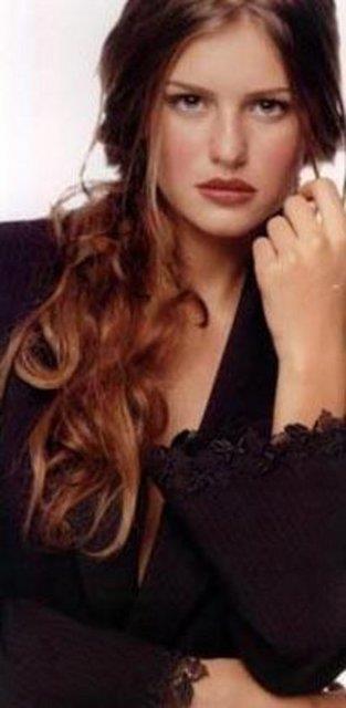 Dikmenolu bir sre Kanal D'de hafta ii her gece yaynlanan 'Bu Gece' isimli haber programn sundu.