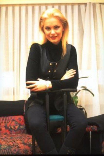 Ondan sonra da haber spikeri olarak ekrana gelmeye balad.