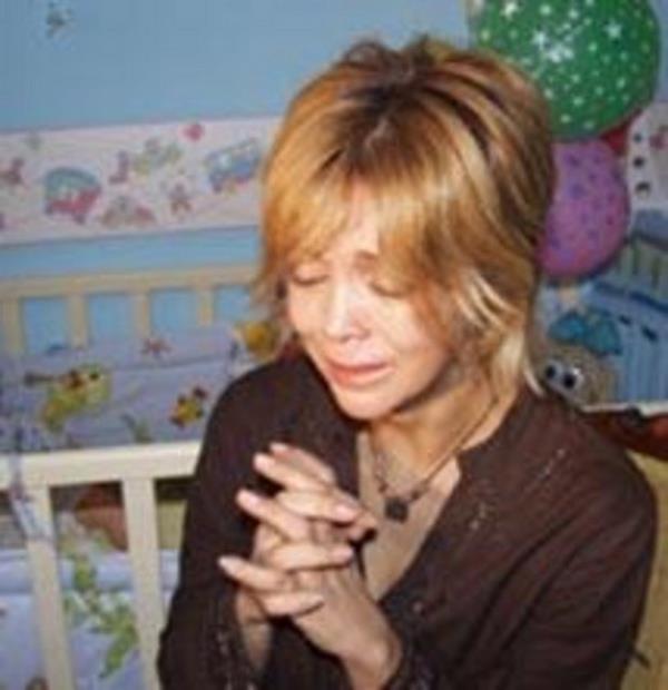 Elik, bir dnem boand ei, olunu yurtdna kard iin gzyalar iinde haber bltenlerine konuk olmutu.