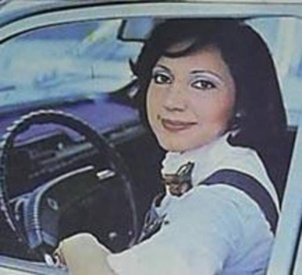 <p><b>TEND YILMAZ</b></p> 1970'li yllarn en gzde TRT spikerlerinden biriydi.