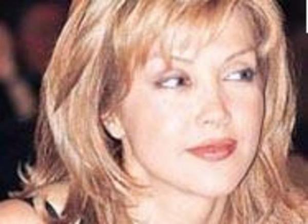 Elik, imdilerde ekranlarn uzanda.