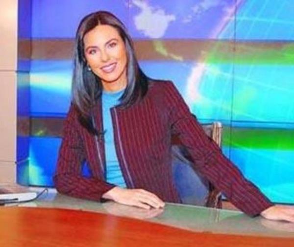 Daha sonra haber spikerliine geti.