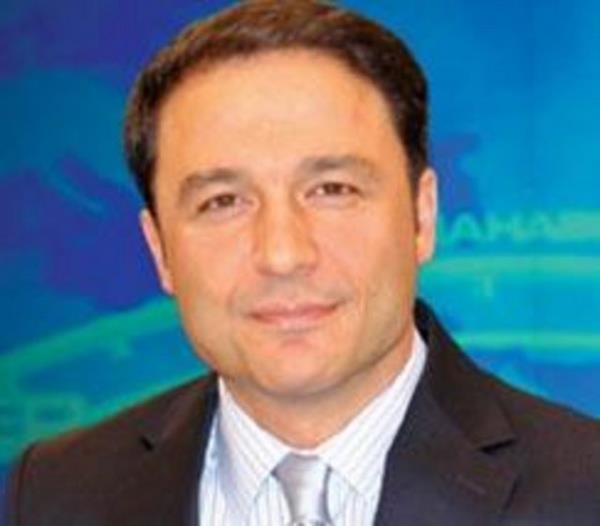 <p><b>KAAN YAKUPHANOULLARINDAN</b></p> O da Trkiye'nin ilk zel televizyon kanal olan Magic Box'n haber spikeri olarak tannd.